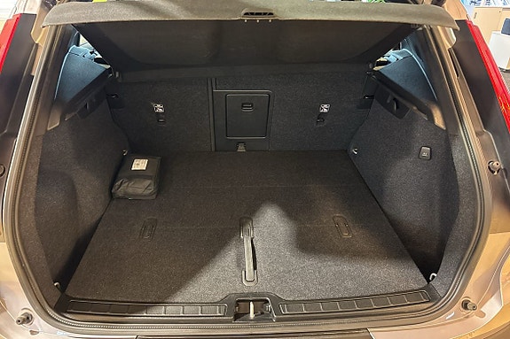Volvo XC40 23 of 30