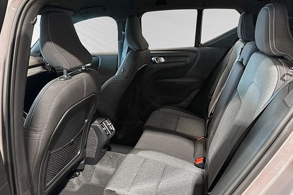 Volvo XC40 8 of 30