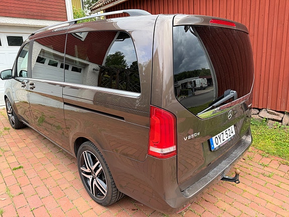 Mercedes-Benz V250 d 4 of 5