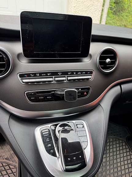 Mercedes-Benz V250 d 3 of 5
