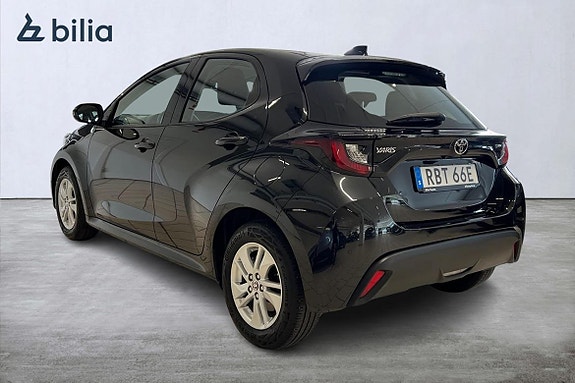 Toyota Yaris 2 of 18