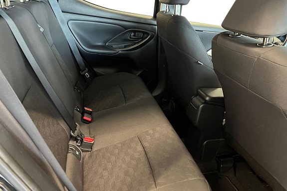 Toyota Yaris 7 of 18