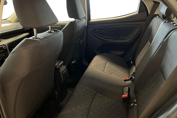 Toyota Yaris 13 of 21
