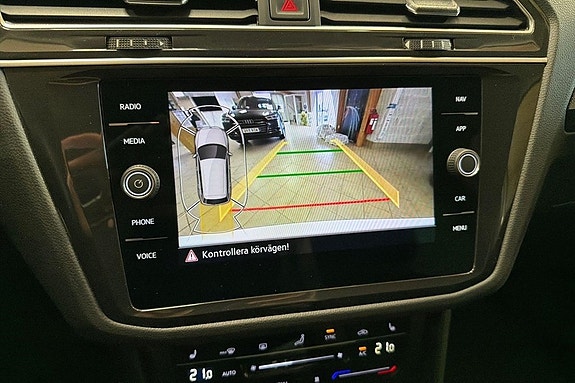Volkswagen Tiguan 12 of 25