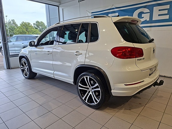 Volkswagen Tiguan 2 of 12