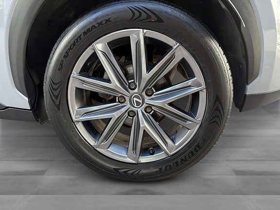 Lexus LBX 11 of 15