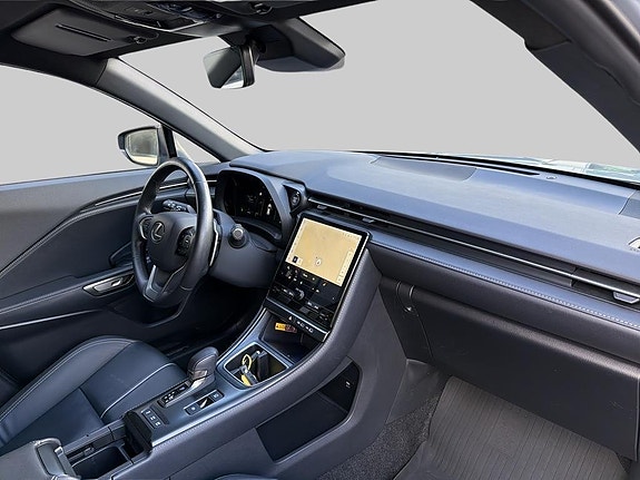 Lexus LBX 6 of 15
