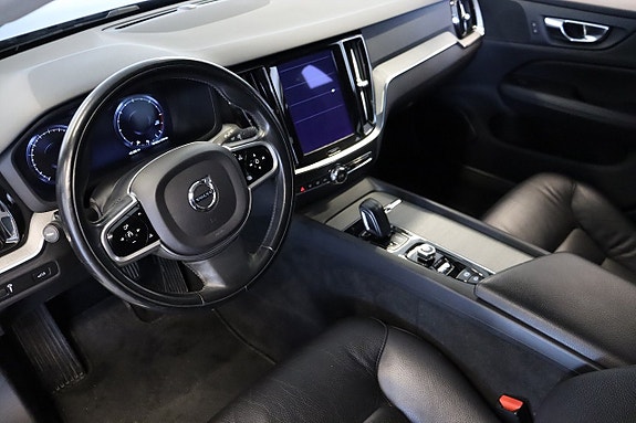 Volvo V60 Cross Country 8 of 18