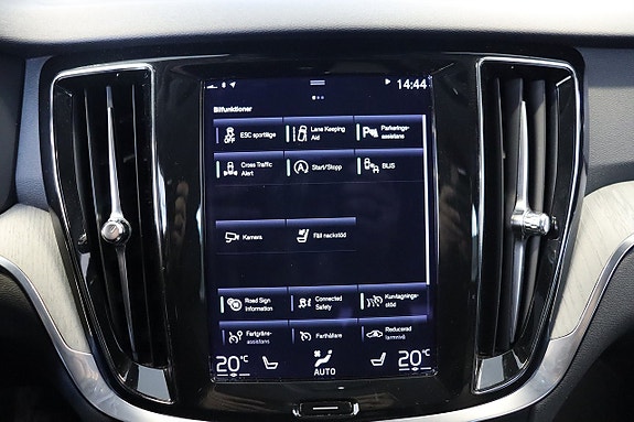 Volvo V60 Cross Country 12 of 18