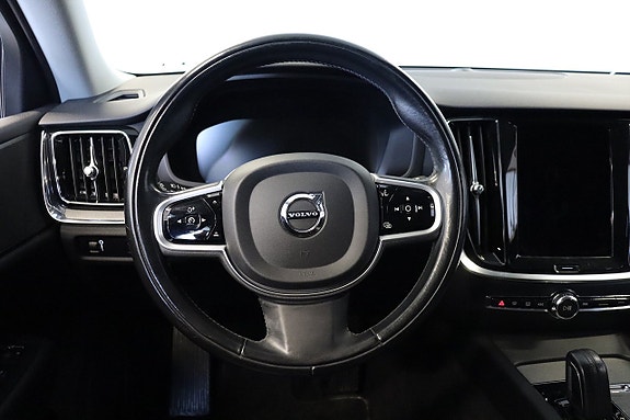 Volvo V60 Cross Country 7 of 18