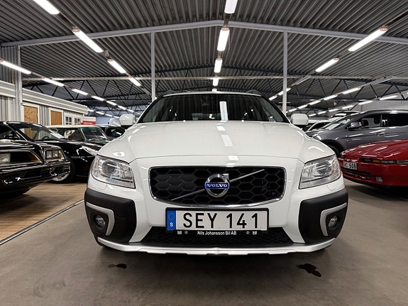 Volvo XC70 2 of 9