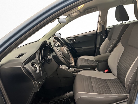 Toyota Auris 12 of 28