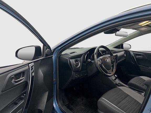 Toyota Auris 11 of 28