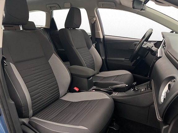 Toyota Auris 15 of 28