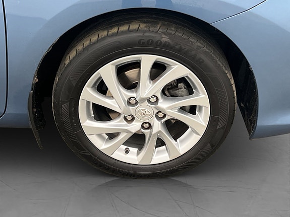 Toyota Auris 10 of 28