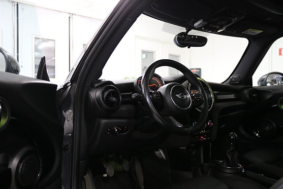 MINI Cooper S 10 of 20