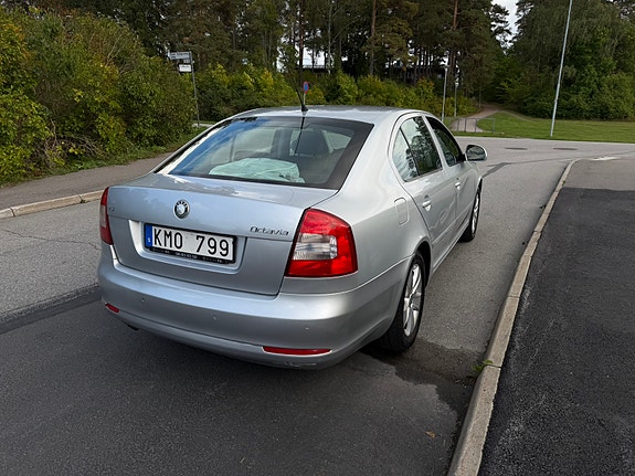 Skoda Octavia 2 of 6