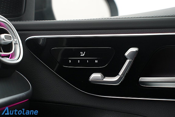 Mercedes-Benz C300 25 of 26