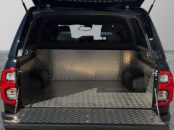 Toyota HiLux 12 of 30