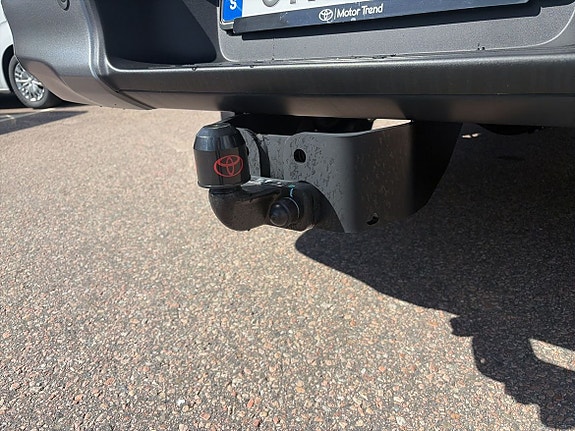 Toyota HiLux 18 of 30