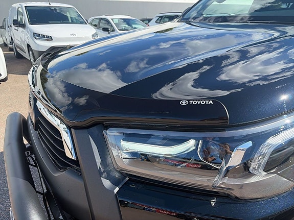 Toyota HiLux 14 of 30