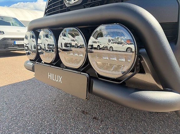 Toyota HiLux 13 of 30