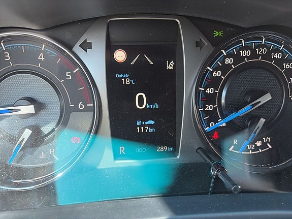 Toyota HiLux 23 of 30