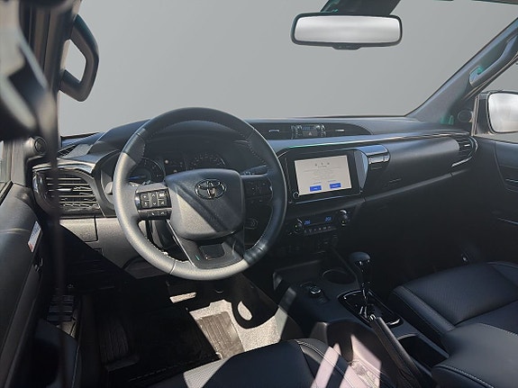 Toyota HiLux 10 of 30