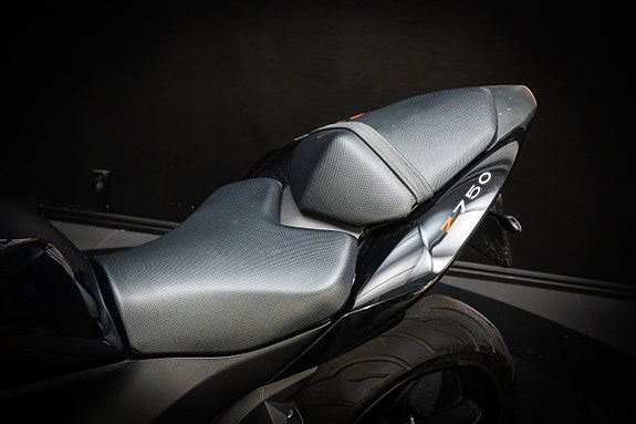 Kawasaki Z750 8 of 13