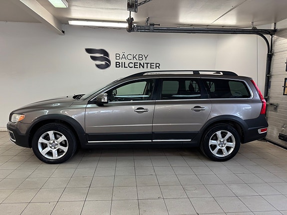Volvo XC70 2 of 15