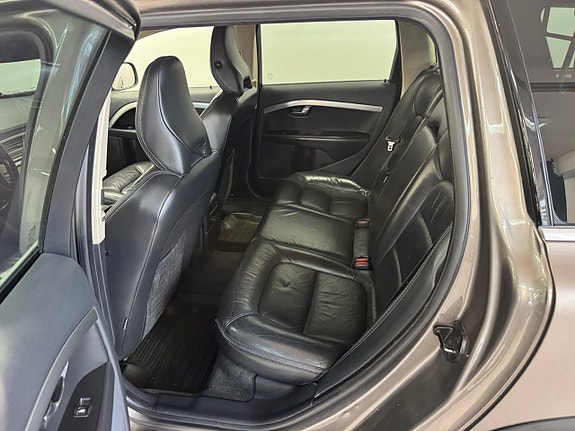 Volvo XC70 11 of 15