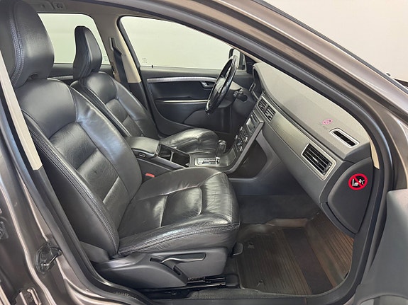 Volvo XC70 13 of 15