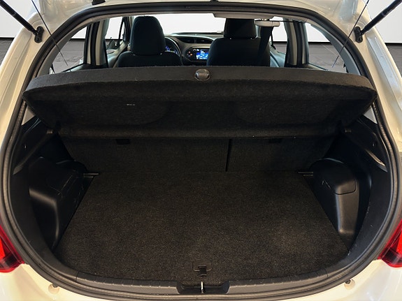Toyota Yaris 23 of 23