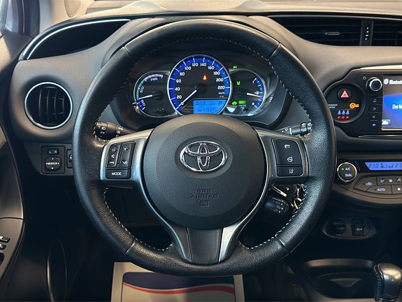 Toyota Yaris 13 of 23