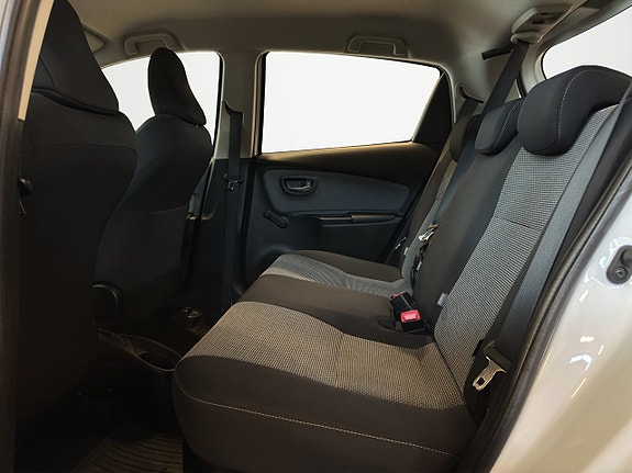 Toyota Yaris 21 of 23