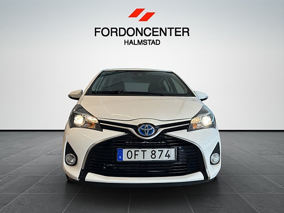 Toyota Yaris 2 of 23