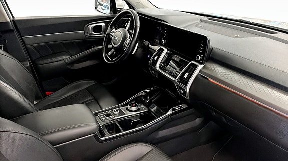 Kia Sorento 3 of 9