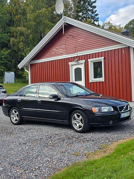 Volvo S60 2 of 9