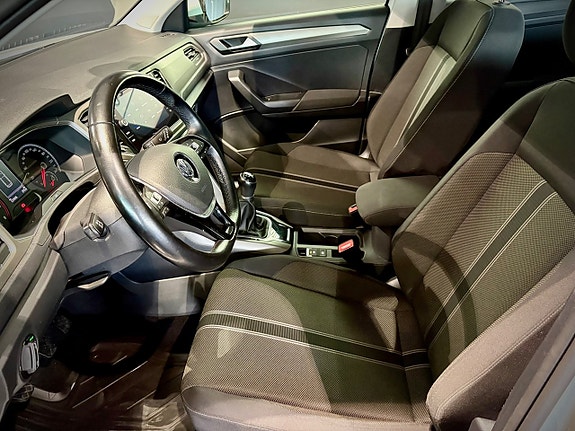 Volkswagen T-Roc 10 of 13