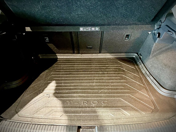Volkswagen T-Roc 4 of 13