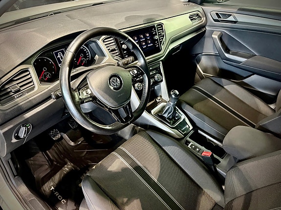 Volkswagen T-Roc 11 of 13