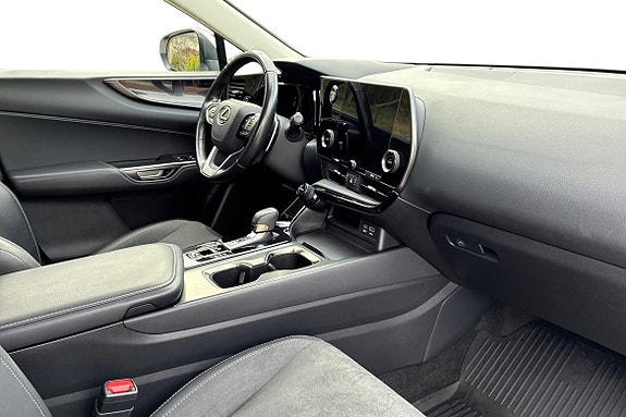 Lexus NX350h 6 of 22