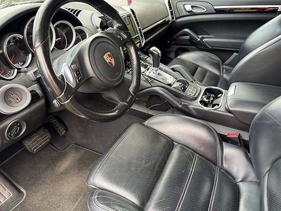 Porsche Cayenne 9 of 11