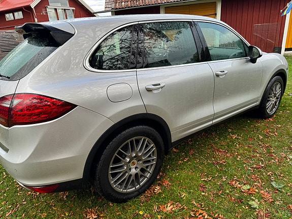 Porsche Cayenne 3 of 11