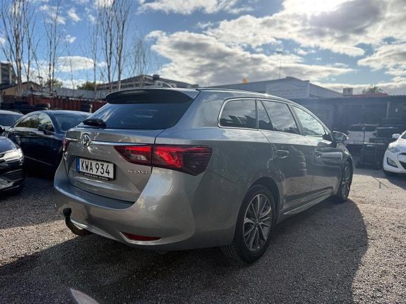 Toyota Avensis 5 of 12