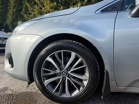 Toyota Avensis 7 of 12
