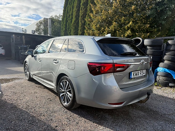 Toyota Avensis 6 of 12