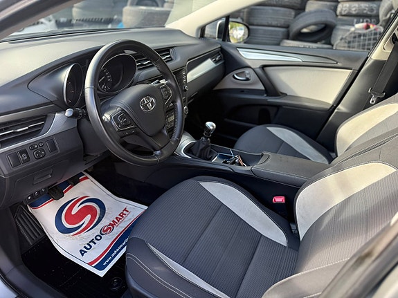 Toyota Avensis 8 of 12