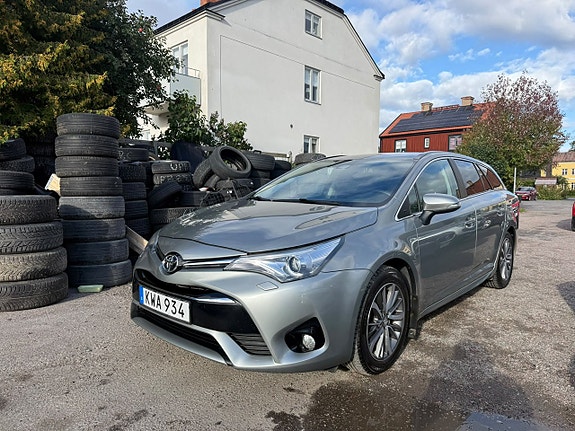 Toyota Avensis 3 of 12