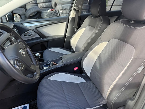 Toyota Avensis 9 of 12